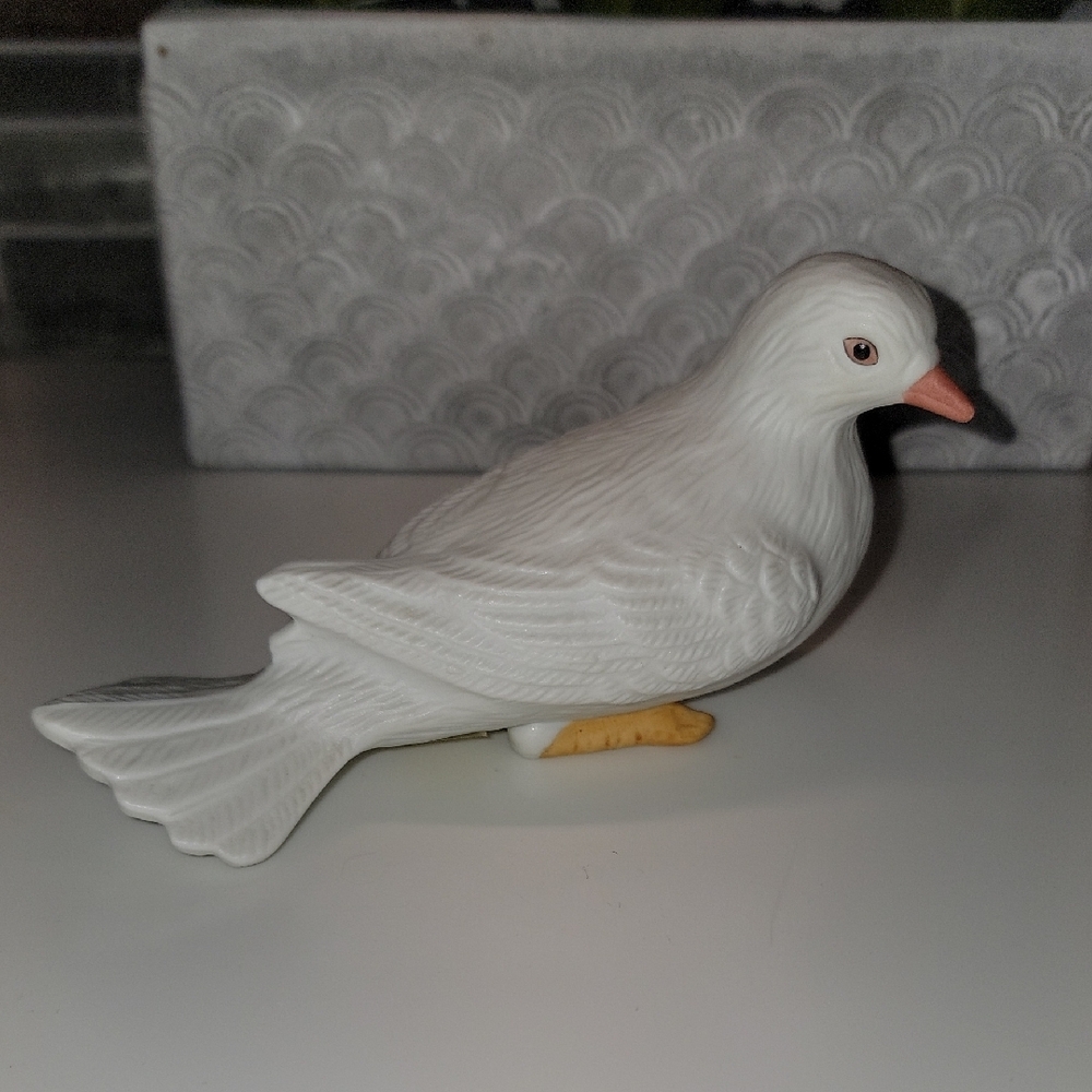 Vintage HOMCO Pair of White Porcelain Dove Love Birds Figurines #8856 - Picture 8 of 9